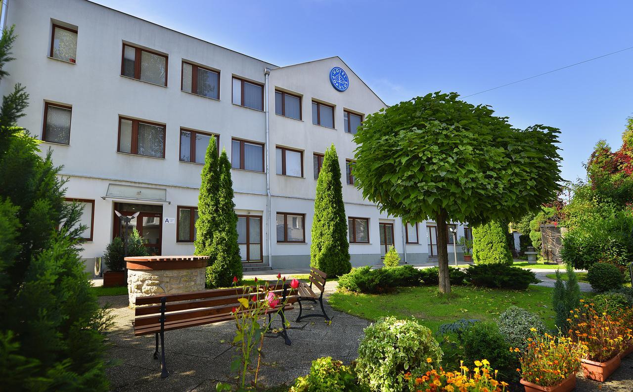 Ea Hotel Populus Прага Экстерьер фото